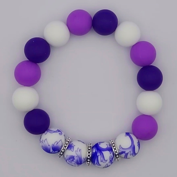 Purple silicone beaded stretch bracelet Design by FreeSpirit (Me!) - Picture 1 of 12